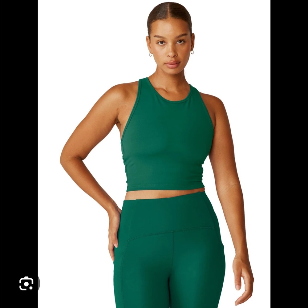 Beyond Yoga Strive Crop Tank and ankle legging set in Emerald Green